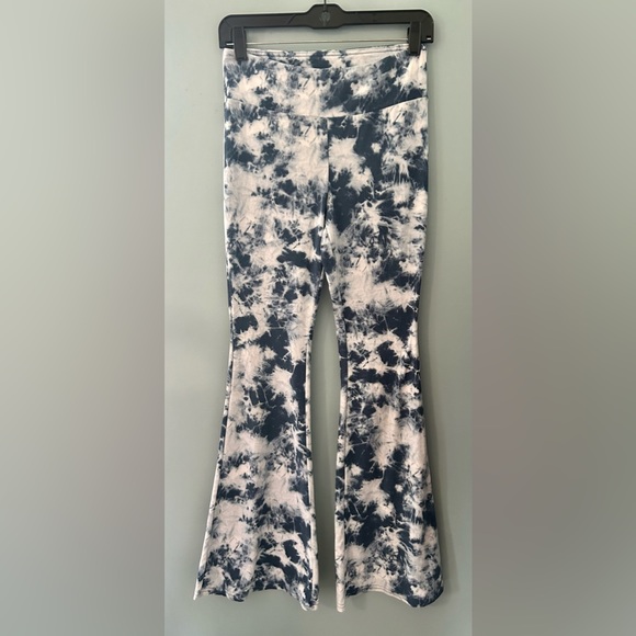 NO BOUNDARIES WAFFLE YOGA PANTS - Picture 3 of 4